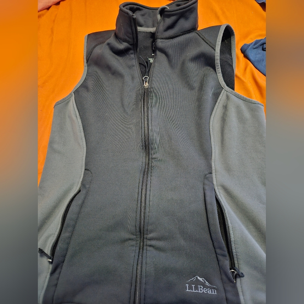 Ladies L.L. Bean Charcoal and Black Fleece Vest